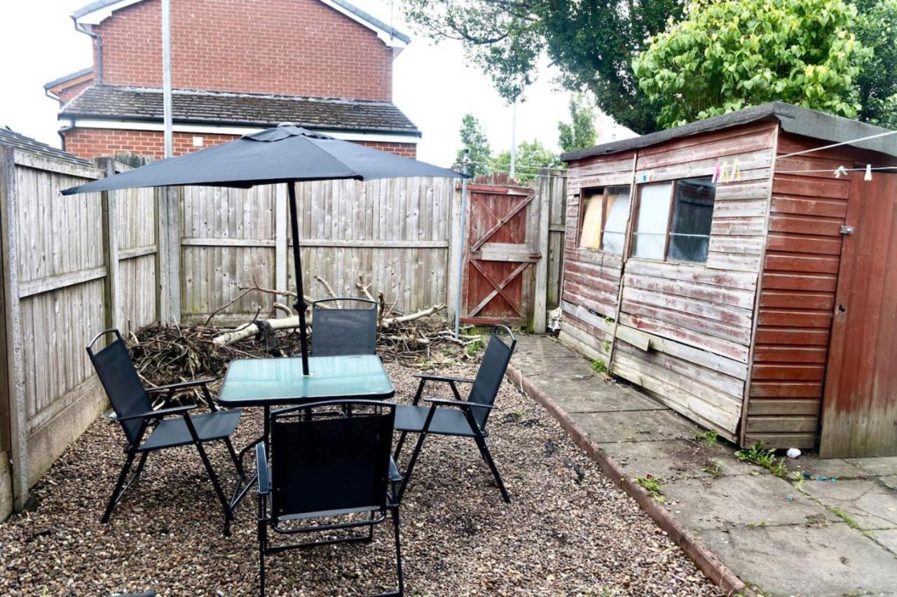 3 Bed Home Sleeps 8 People Located 1 Min From Train Stop - Otley Terrace أولدهام المظهر الخارجي الصورة
