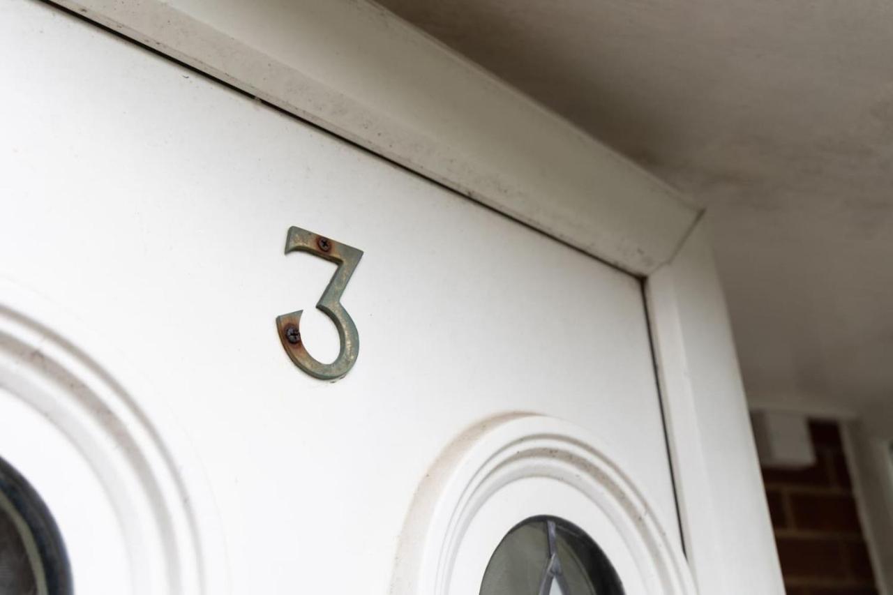 3 Bed Home Sleeps 8 People Located 1 Min From Train Stop - Otley Terrace أولدهام المظهر الخارجي الصورة
