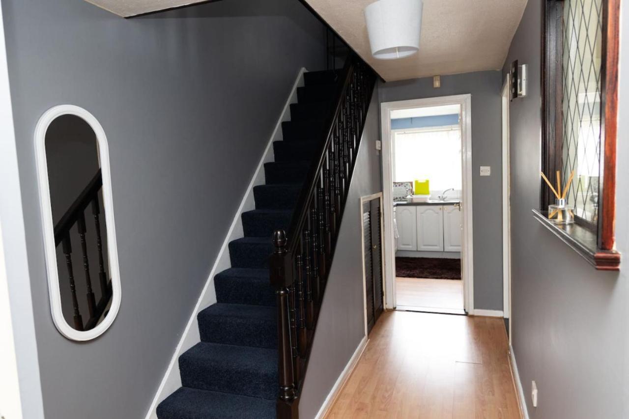 3 Bed Home Sleeps 8 People Located 1 Min From Train Stop - Otley Terrace أولدهام المظهر الخارجي الصورة