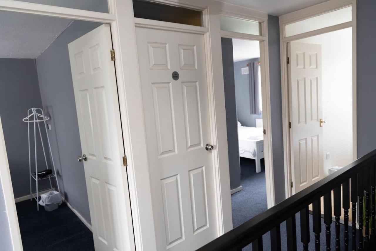 3 Bed Home Sleeps 8 People Located 1 Min From Train Stop - Otley Terrace أولدهام المظهر الخارجي الصورة