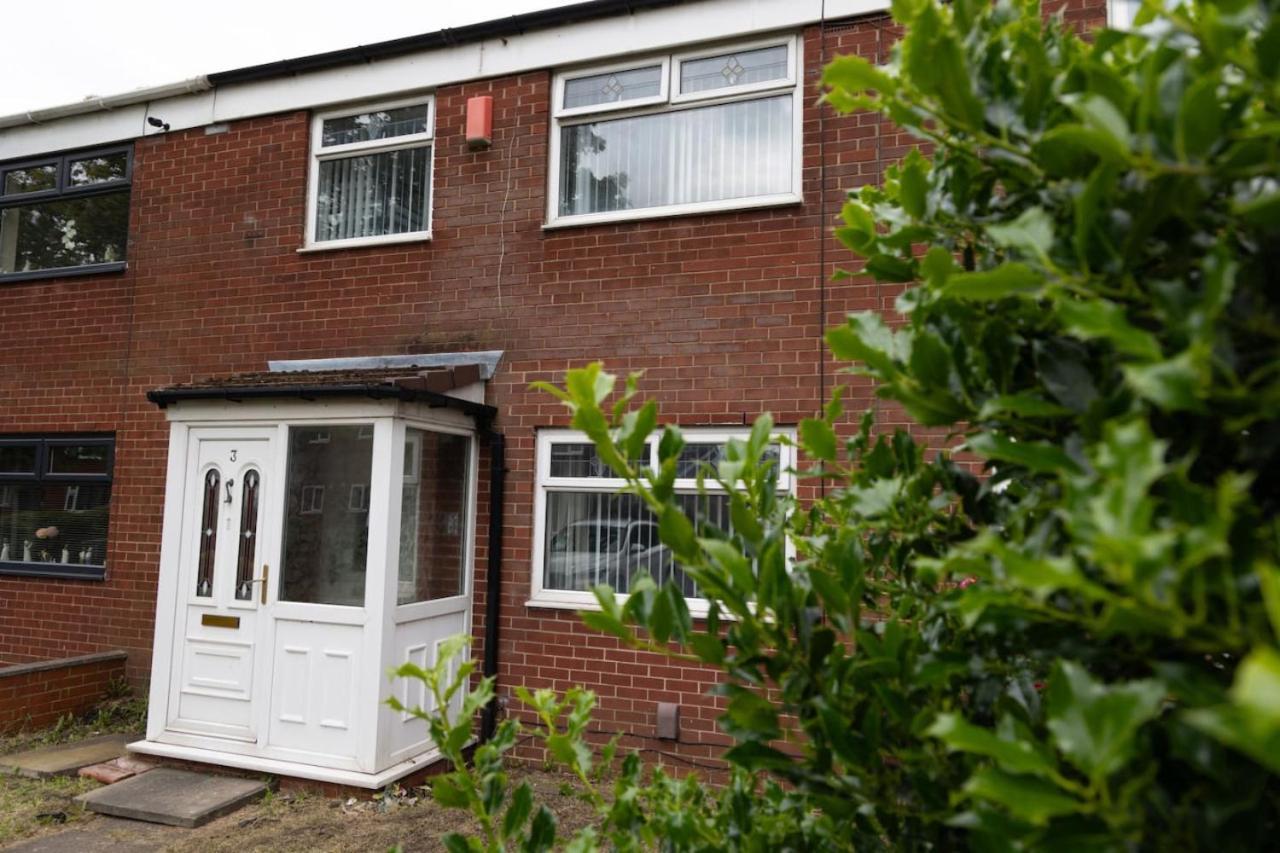 3 Bed Home Sleeps 8 People Located 1 Min From Train Stop - Otley Terrace أولدهام المظهر الخارجي الصورة