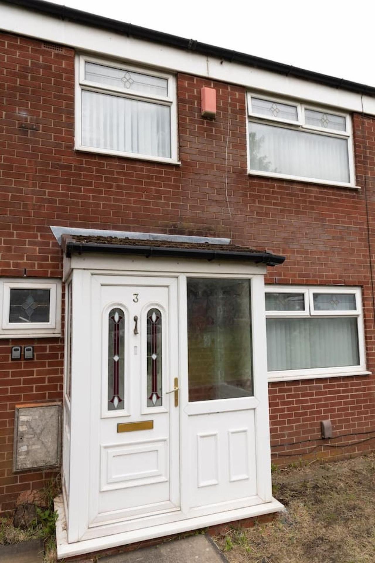3 Bed Home Sleeps 8 People Located 1 Min From Train Stop - Otley Terrace أولدهام المظهر الخارجي الصورة