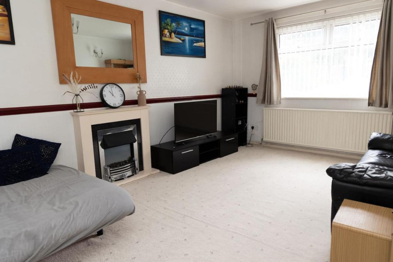 3 Bed Home Sleeps 8 People Located 1 Min From Train Stop - Otley Terrace أولدهام المظهر الخارجي الصورة