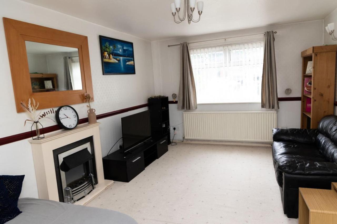 3 Bed Home Sleeps 8 People Located 1 Min From Train Stop - Otley Terrace أولدهام المظهر الخارجي الصورة